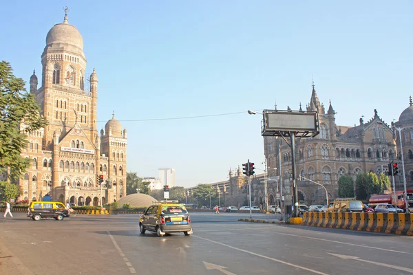 Piękny stary budynek w pobliżu vicoria terminus w mumbai, Indie — Zdjęcie stockowe