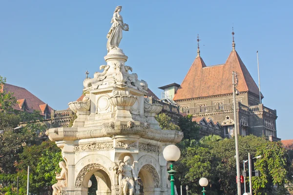 :弗洛拉喷泉和东方建筑在孟买 (mumbai)、 印度、 亚洲的著名广场上 — 图库照片