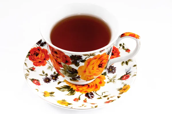 Tasse à thé classique avec des fleurs rouges et orange — Photo