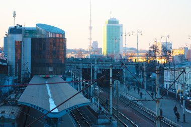 Endüstriyel Tesis şehir merkezinde gelen duman. Kiev, Ukrayna.