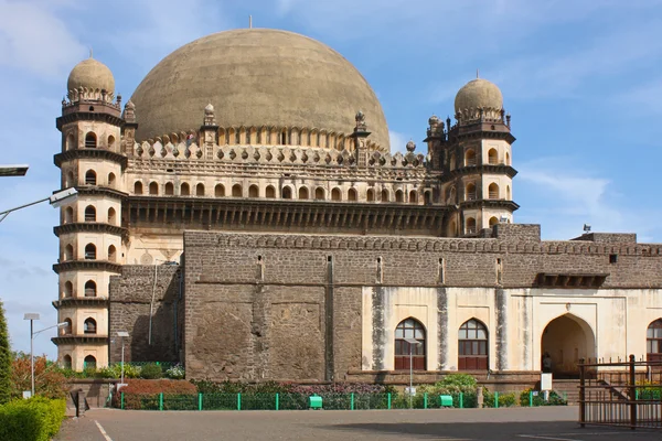 Golgumbaz, een mausoleum van de mughal in bijapur, karnataka, india — Stockfoto