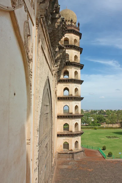 Golgumbaz, um mausoléu mogol em Bijapur, Karnataka, Índia — Fotografia de Stock