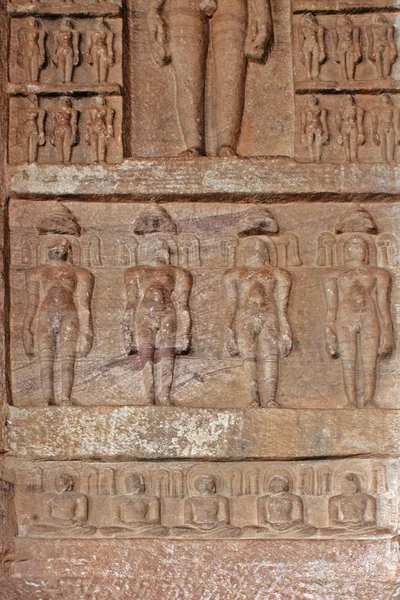 Скульптура на вході в печері на Badami, Карнатака, Індія, Азія — стокове фото