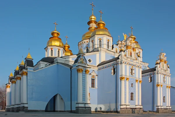Gouden copes van st. michael in de kathedraal in kiev — Stockfoto