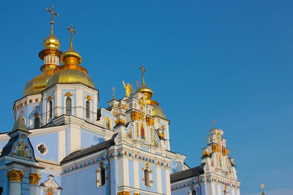 Copas de oro de San Miguel en la catedral de Kiev — Foto de Stock