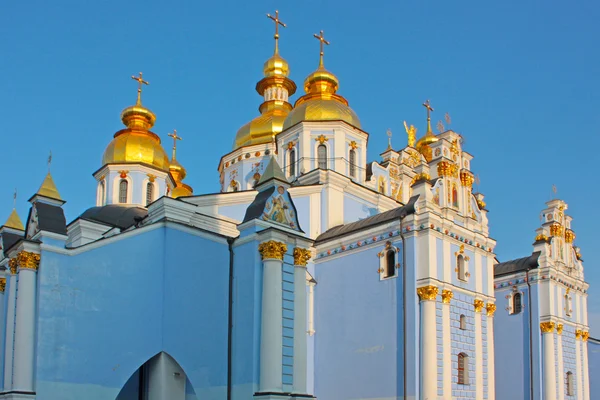 Golden copes of st. Michael in cathedral in Kiev — Stock Photo, Image