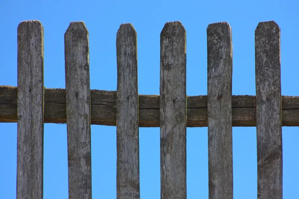 Gräs staket och sky landskap — Stockfoto