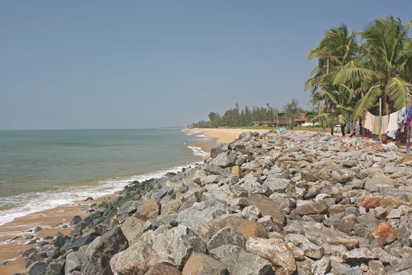 Tropikalnej plaży w varkala, kerala, Indie — Zdjęcie stockowe