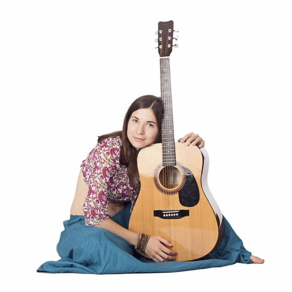 Girl with a guitar sitting — Stock Photo, Image