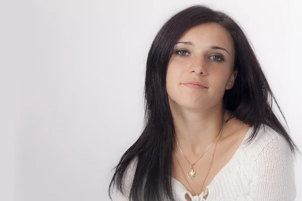 Portret of young woman with black hair — Stock Photo, Image