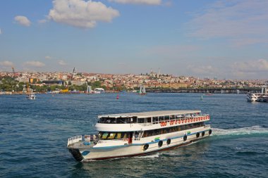 turk istanbul'da golden horn Körfezi'nde yolcu gemileri