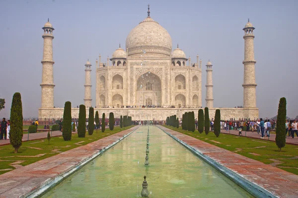 Taj mahal, slavnou historickou památkou Indie — Stock fotografie