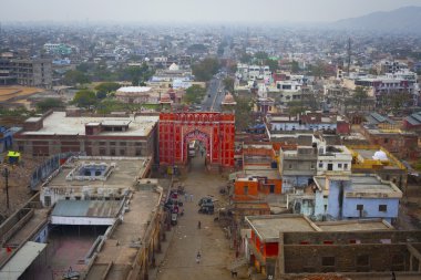 Jaipur, bir çok giriş kapıları