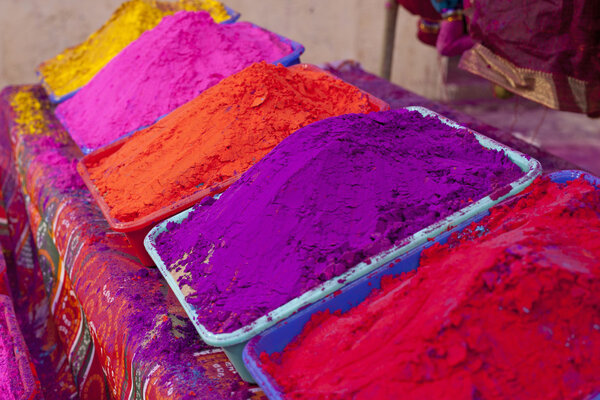 Различные цвета для продажи в Индии
