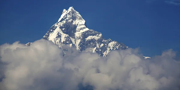 Гималайский пик Маххапучхаре — стоковое фото