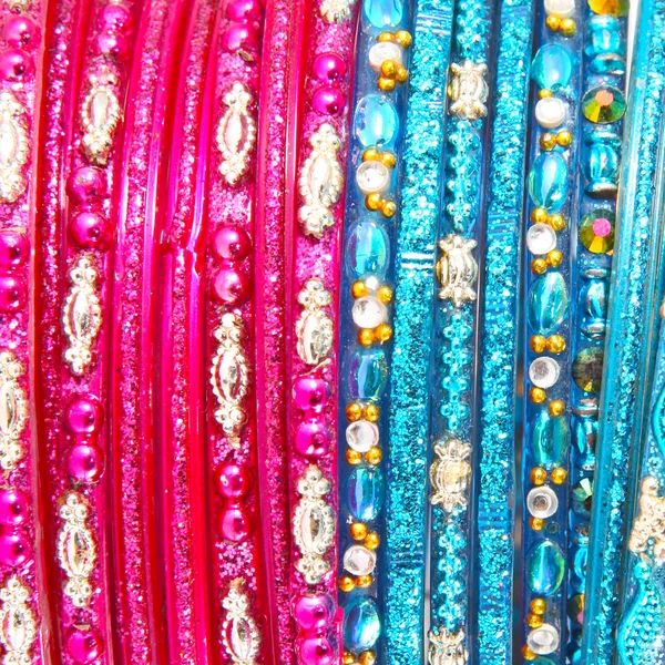 Indische Armreifen mit verschiedenen Farben — Stockfoto