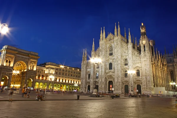 Catedral Cúpula tomada en Milán por la noche, Italia — Foto de Stock