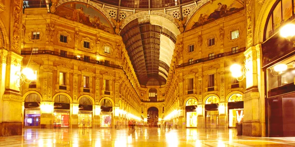 Vittorio emanuele galerie aufgenommen in Mailand, italien — Stockfoto