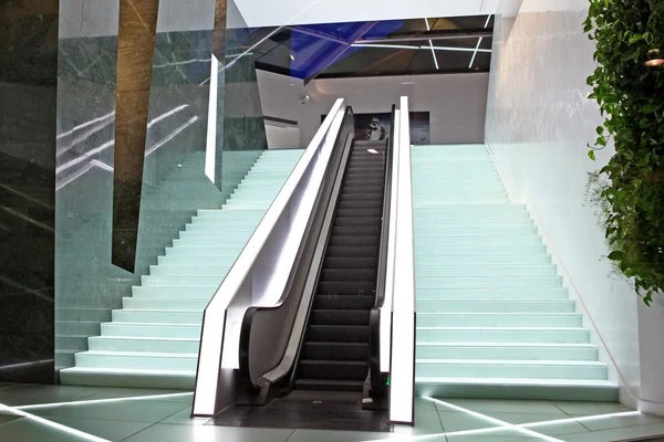 Two escalators in new modern building — Stock Photo, Image