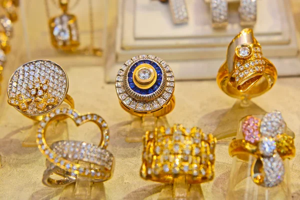 Turkish jewelry Store in istanbul - rings — Stock Photo, Image