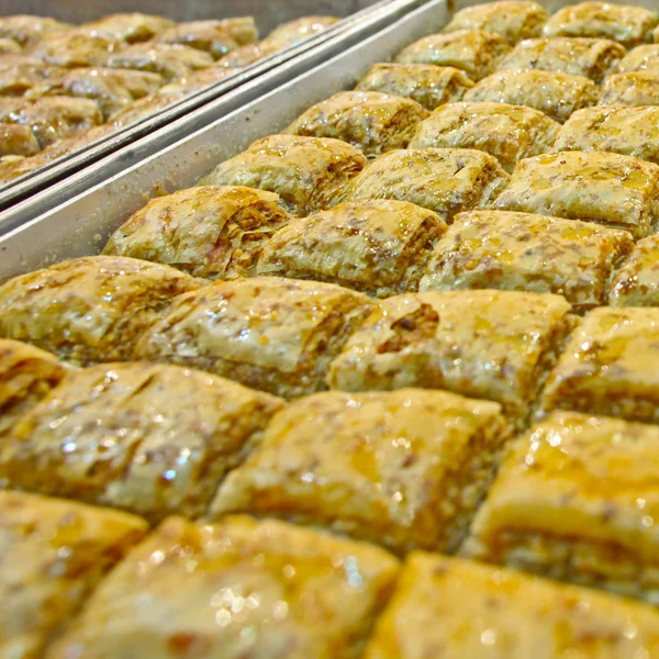 The baklava (a dessert made of thin pastry, nuts, and honey) — Stock Photo, Image