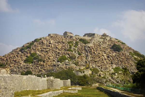 Храми на скелі, прийняті в Tamilnau, Індія — стокове фото