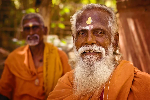 Holy Sadhu men in saffron color clothing blessing in Shiva Temple. — Stock Photo, Image