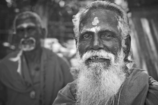 Holy Sadhu men in saffron color clothing blessing in Shiva Temple. — Stock Photo, Image