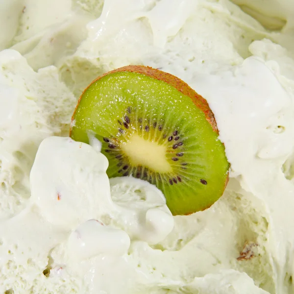 Различные мороженое с фруктами — стоковое фото