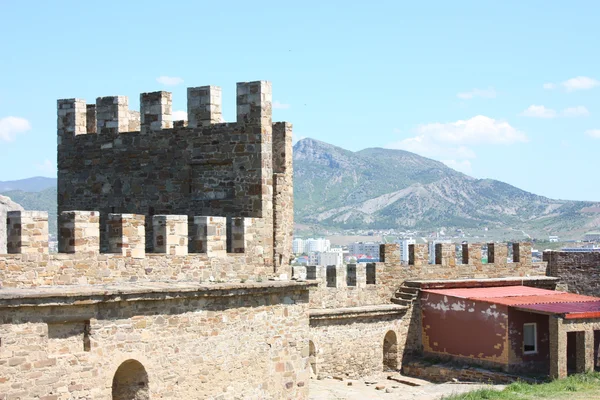 Fortaleza genuina en Sudak tomada en Crimea, Ucrania, mayo — Foto de Stock