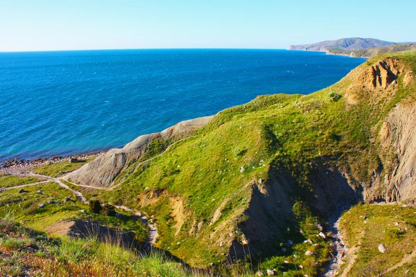 Geweldig landschap van de Zwarte Zee en de berg karadag op de Krim, Oekraïne — Stockfoto