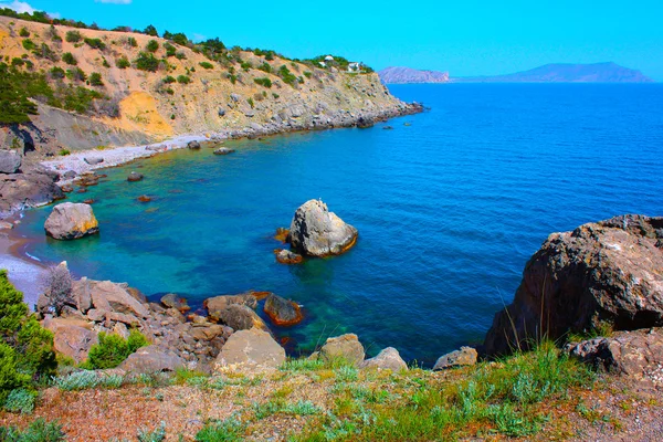 Paesaggio sorprendente del Mar Nero e la montagna di Karadag in Crimea, Ucraina — Foto Stock