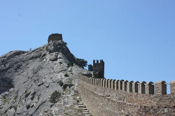 Подлинная крепость в Судаке, взятая в Крыму, Украина, май — стоковое фото
