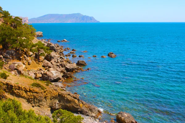 Paesaggio sorprendente del Mar Nero e la montagna di Karadag in Crimea, Ucraina — Foto Stock