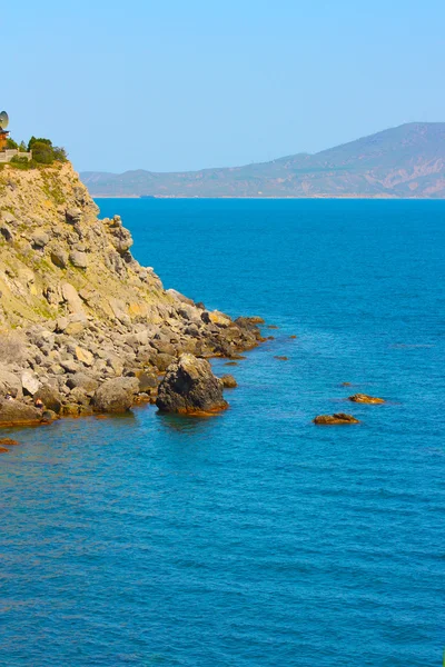 Atemberaubende Landschaft des Schwarzen Meeres und des Karadag-Gebirges auf der Krim, Ukraine — Stockfoto