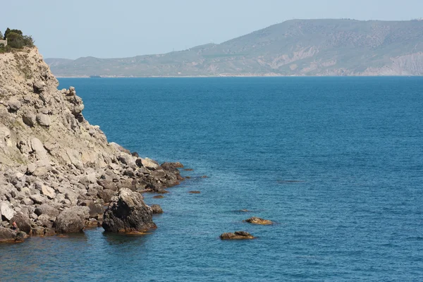 Atemberaubende Landschaft des Schwarzen Meeres und des Karadag-Gebirges auf der Krim, Ukraine — Stockfoto