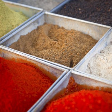 geleneksel baharat pazarında Hindistan.