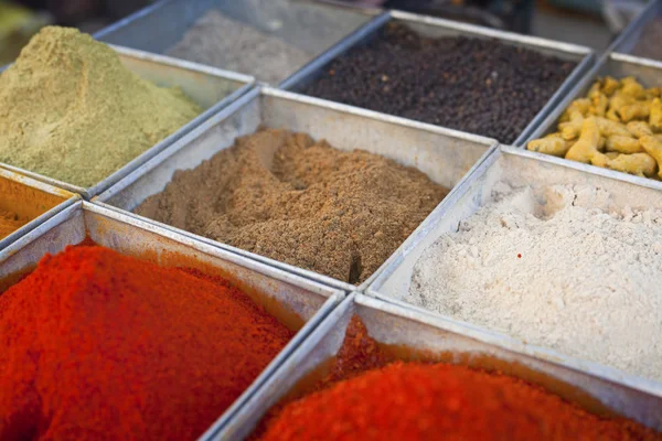geleneksel baharat pazarında Hindistan.