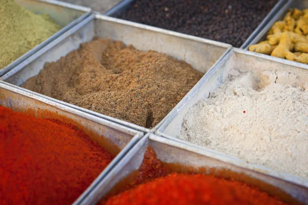 geleneksel baharat pazarında Hindistan.