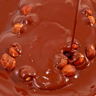 Çikolatalı fındık akışları. lezzetli bir görünüm - soyut gıda arka plan