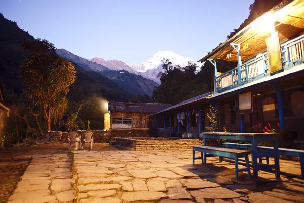 Nepal villaggio in Annapurna Area, Nepal, afrer il tramonto, notte — Foto Stock