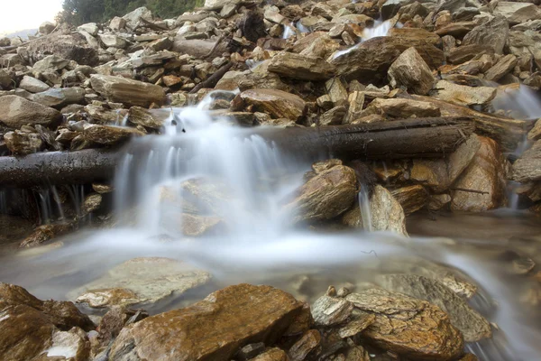 Small waterfalls in the himalayan valley - Nepal, Himalayas — Stock Photo, Image