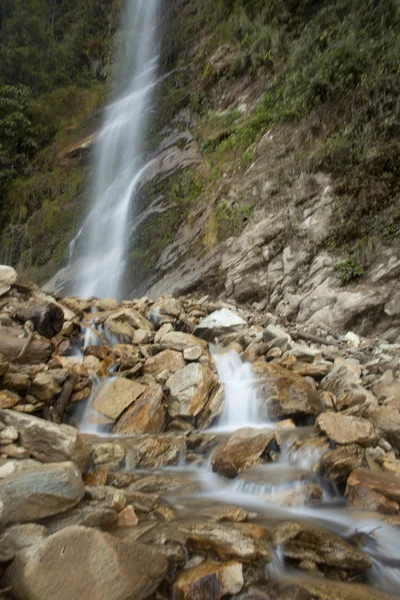 Small waterfalls in the himalayan valley - Nepal, Himalayas — Stock Photo, Image