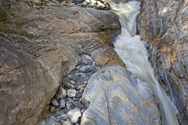 在尼泊尔的瀑布河 — 图库照片