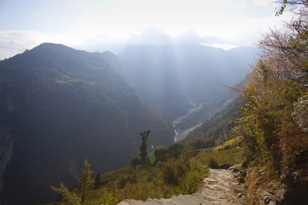 Piękny krajobraz w Himalajach, teren annapurna, nepal — Zdjęcie stockowe
