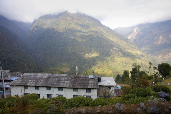 ネパール ・ アンナプルナ地域ヒマラヤ山脈の美しい風景 — ストック写真