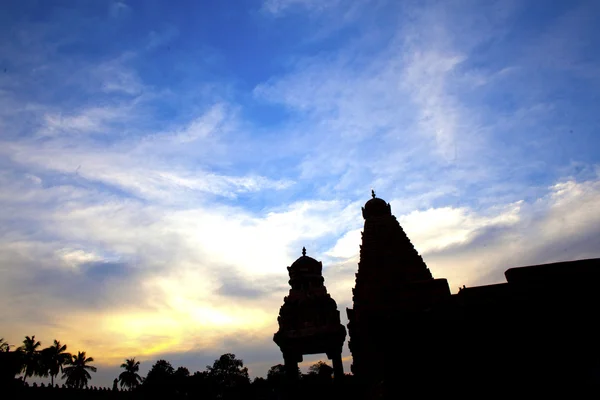 Sunset and rihadeeswarar Temple in Thanjavur, Tamil Nadu, Índia. Um dos sítios do património mundial . — Fotografia de Stock