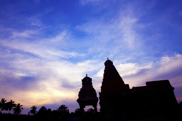 Sunset and rihadeeswarar Temple in Thanjavur, Tamil Nadu, India. One of the world heritage sites. — Stock Photo, Image