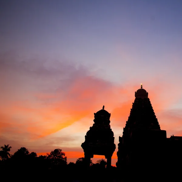 Sunset and rihadeeswarar Temple in Thanjavur, Tamil Nadu, India. One of the world heritage sites. — Stock Photo, Image