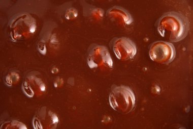 Yukarıdan düşen çikolata